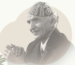 الصورة التراثية لصاحب القبعة من بنر المقهى الأصلي